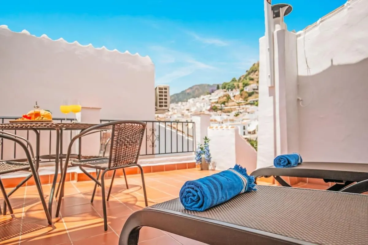 Andalucian House With Rooftop Terrace In The Heart Of フリヒリアナ 別荘