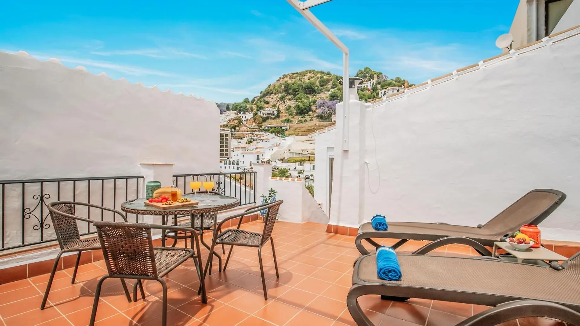 Andalucian House With Rooftop Terrace In The Heart Of فريجيليانا بيت للعطل