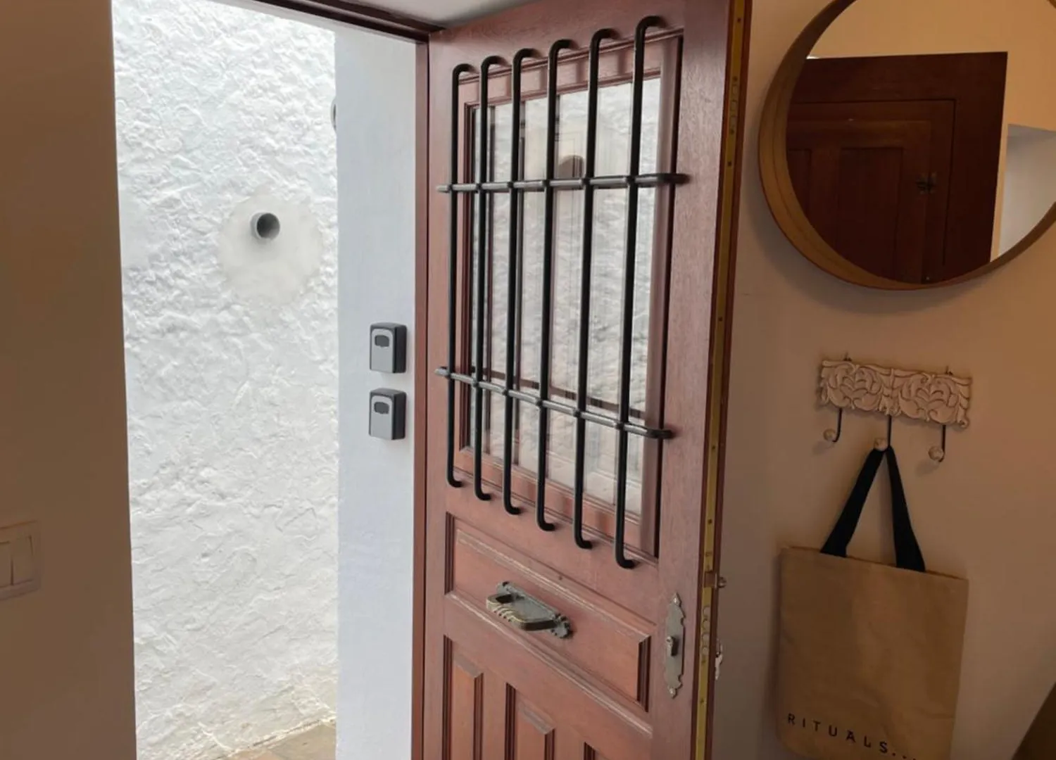 別荘 Andalucian House With Rooftop Terrace In The Heart Of フリヒリアナ